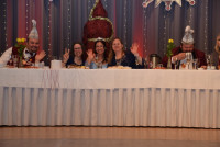 die-Prinzessinnen-Tafel-auf-der-Buehne